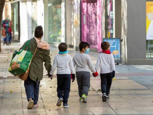 إسبانيا ترفع الحجر عن الأطفال لأول مرة منذ 6 أسابيع