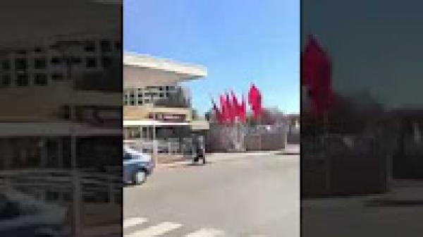 سائق طاكسي يعتدي على مواطن بدعوى أنه يعمل لصالح شركة أوبير