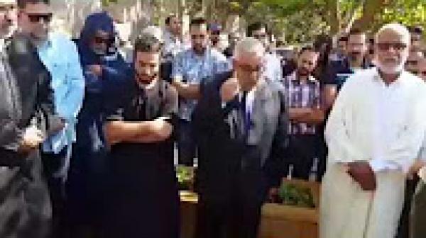 بنكيران في مراسيم تشييع جنازة والد الحمداوي بالقنيطرة