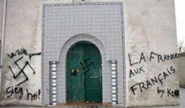 رسوم عنصرية مسيئة على جدران عدد من مساجد فرنسا