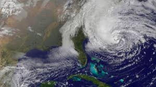هكذا حذر المركز الأمريكي للأعاصير من إعصار مدمر قريب من المغرب