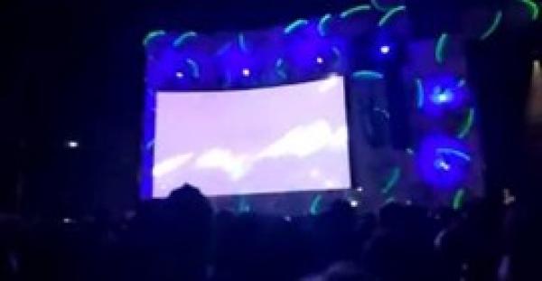 بالفيديو.. لحظة سقوط مهرج أمام 35 ألف متفرج