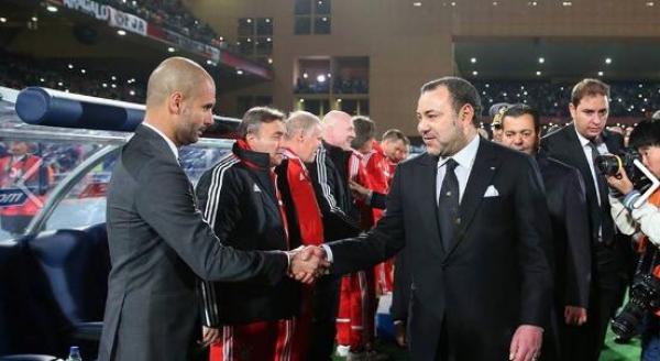 انتقادات فايسبوكية لـ"عنطزة" غوارديولا أثناء مصافحة الملك