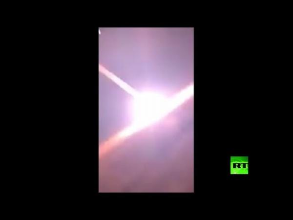 بالفيديو: لحظة اعتراض وتدمير صاروخ باليسني يمني أطلقه الحوثيون على الرياض