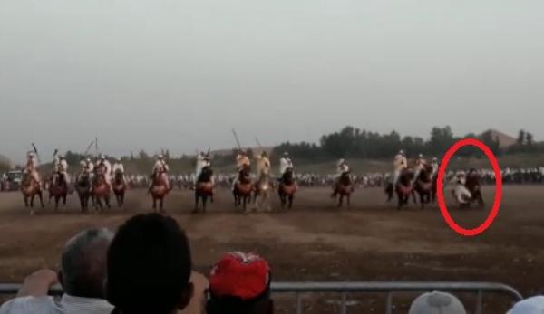 فارس يفارق الحياة إثر وقوعه أرضا خلال موسم التبوريدة نواحي مراكش ودهسه من طرف الخيول