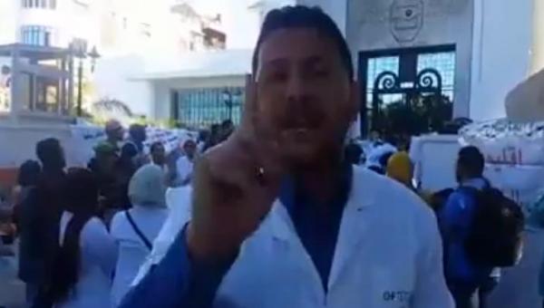 الممرضون يواصلون اعتصامهم لليوم الثاني رغم التدخل الأمني العنيف