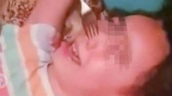 زوج الأم التي ظهرت وهي "تعذب" ابنتها يكشف تطورات صادمة حول هذه القضية