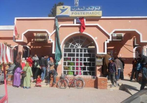 اليوسفية: مؤسسة البريد بنك تهين زبناءها وتتمادى في إغماض عينها عن عطل شباكها الوحيد بالمدينة