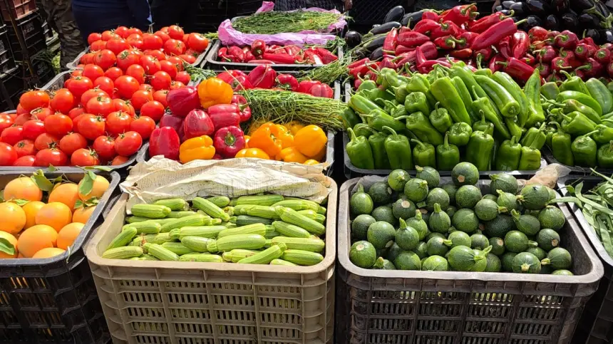 بارتفاع يتحمله المواطن "الدرويش".. أسعار الخضر بسوق الجملة تفضح جشع "الشناقة"