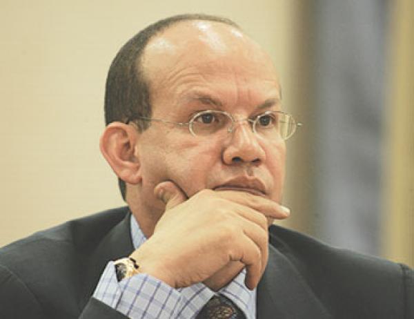 هل اعترض القصر فعلا على اسم عبد الله البقالي وما علاقة الهمة بالأمر؟.. 