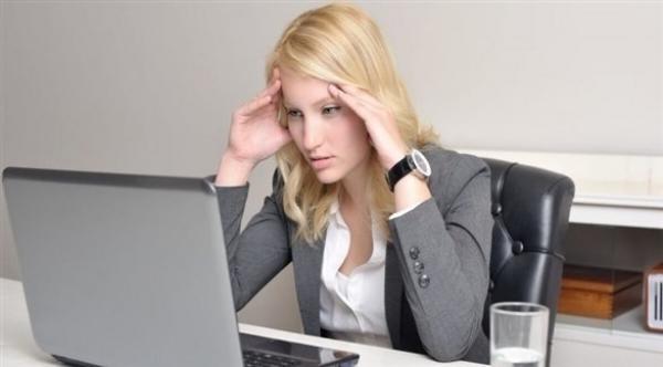 لماذا يضعف تركيزك بعد تناول الغداء في العمل؟