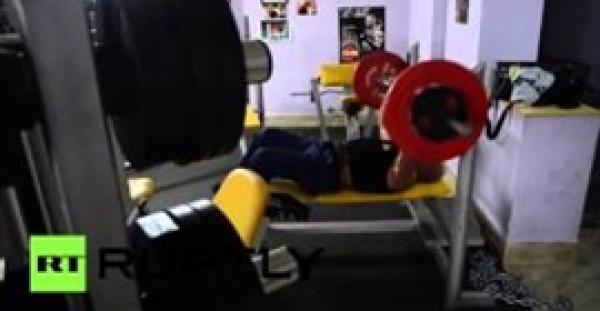 بالفيديو.. أكبر لاعب كمال أجسام عمره 72 عاما