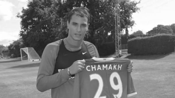 غريب : مشجع إنجليزي "يعتذر" لمروان الشماخ بـ"أغنية"