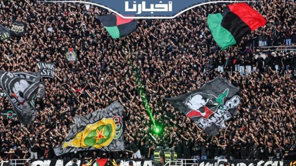 جماهير الجيش الملكي تهز مدرجات ملعب طنجة احتفالا بقلب البطولة
