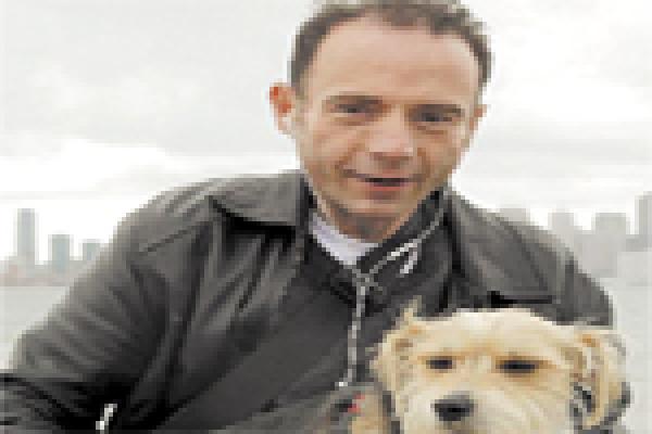 الناجي الوحيد من الإيدز في العالم يطلق رسالة أمل