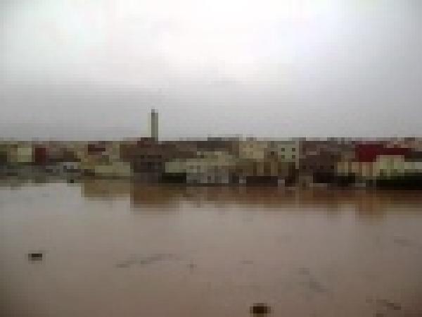مدينة الناظور تغرق بالأمطار 