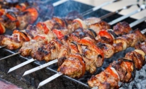 هل يجوز تناول لحم الأضاحي مباشرة بعد ذبحها ؟