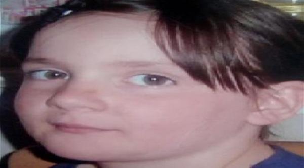 طفلة تنقذ حياة والدها الذي توقف قلبه عن العمل بركله على صدره