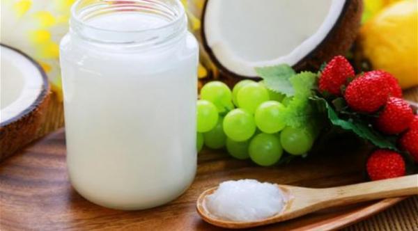 فوائد زيت جوز الهند للشعر وطريقة استخدامه