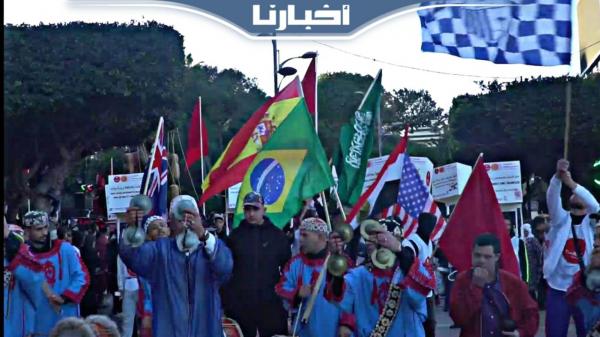 كرنفال "الموندياليتو" يجوب شوارع طنجة احتفاء بضيوف المملكة