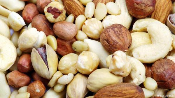 دراسة: المكسرات تقلل خطر عودة سرطان القولون