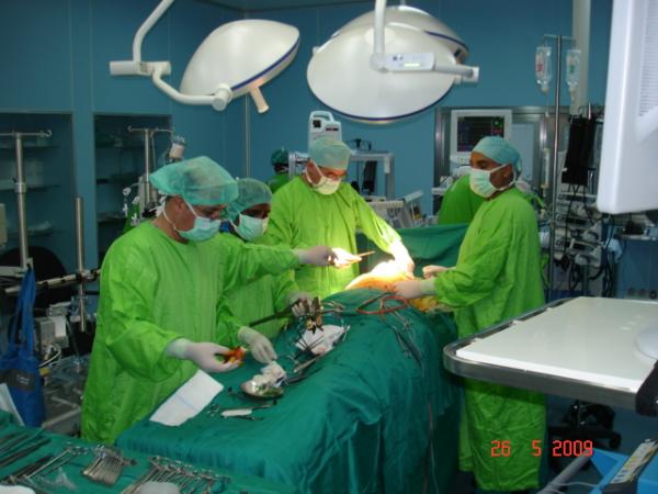 الوردي يتوعد بالتحقيق في استعمال أجهزة مهربة في إجراء جراحة القلب والشرايين