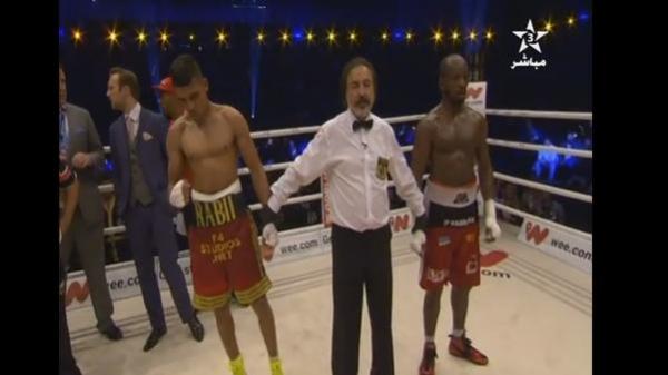لحظة فوز محمد ربيعي بثاني نزال احترافي