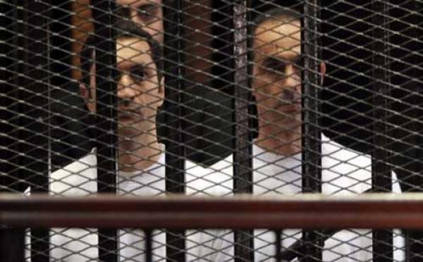 من سجن طرة: مبارك مكتئب وعلاء يحفظ القرآن وجمال يقرأ التاريخ والسياسة