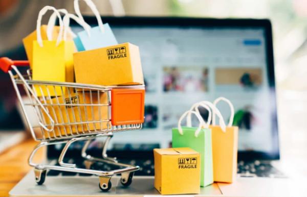 هذا ما قاله "لقجع" عن فرض الرسوم الجمركية على مشتريات الأنترنت من الخارج