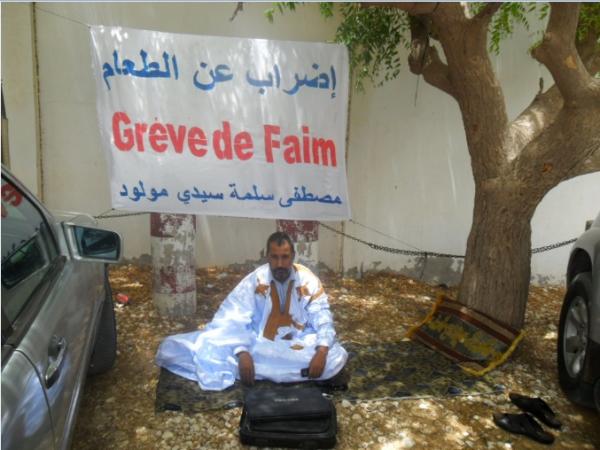 مصطفى سلمى يقرر تعليق إضرابه عن الطعام ابتداء من بعد ظهر اليوم