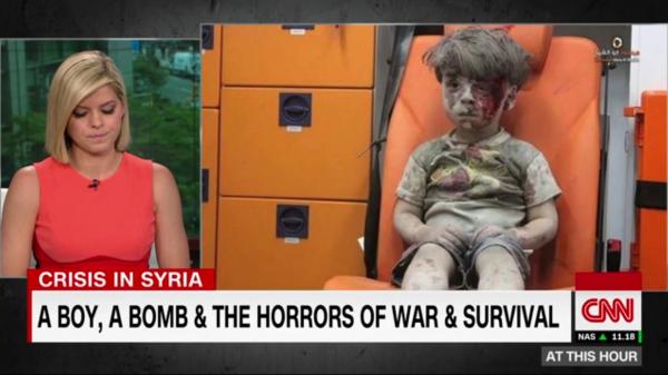 شاهد مذيعة CNN تبكي على الهواء عند مشاهدة  صور الطفل السوري عمران