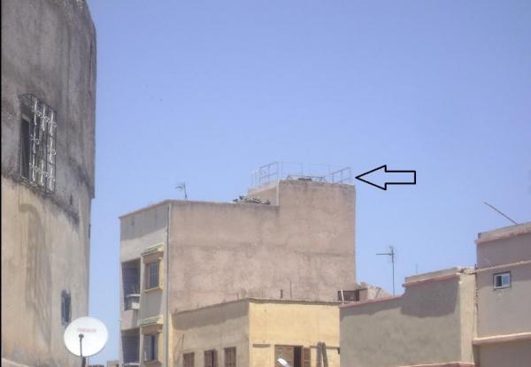 سابقة .. بعد سلسلة من الاحتجاجات ببني ملال شركة للاتصالات تزيل ريزو من فوق عمارة سكنية والساكنة تقيم حفلا