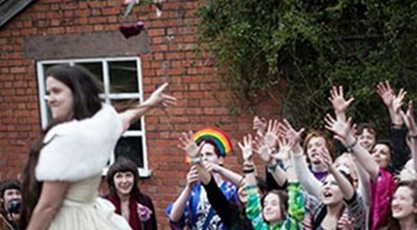 بريطانية تتزوج من نفسها بعدما ضاقت ذرعاً بحياة العزوبية