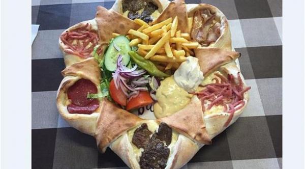  سعر البيتزا بـ9.30 جنية استرليني بمطعم "Nya Gul &amp; Blå pizzeria in Piteå" شمالي السويد 