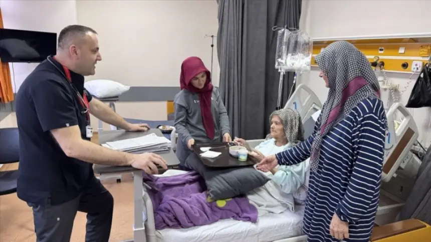 بعد معاناة طويلة.. أطباء يعثرون على "أجساماً غريبة" في معدة مسنة