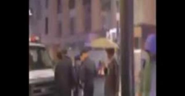 بالفيديو.. شاهد ماذا حدث لشاب حاول ممازحة الشرطة