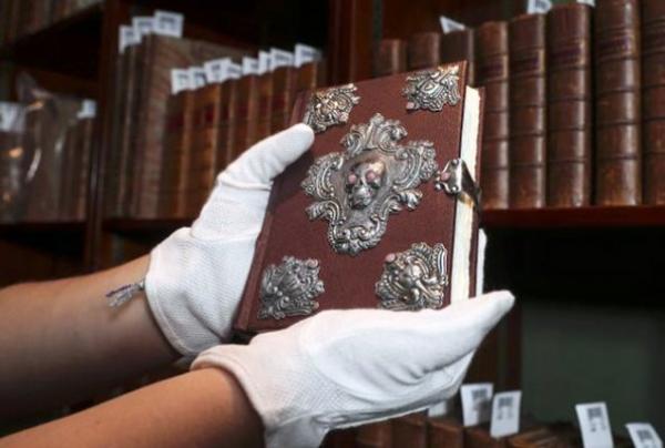 بيع كتاب محفوظ في جلد مغربي مقابل 467 ألف دولار 