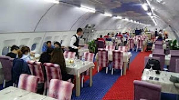 شاهد «مطعم الطائرة» في غانا