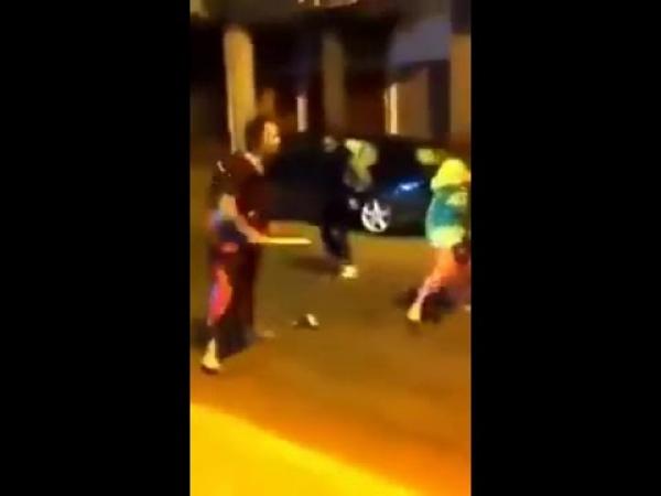 خطير ..  2 بنات هازين جناوا على واحد المشرمل