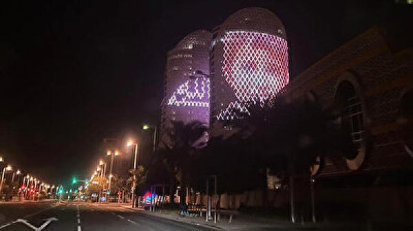 تعاطفا معه..‏إضاءة أبراج قطرية بصورة الطفل "ريان"