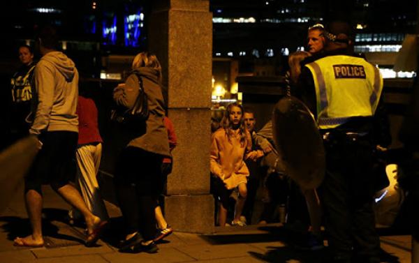 تعرض 4 قاصرين للطعن بلندن