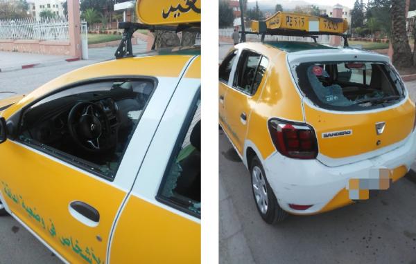 "مقرقب" يعربد بالشارع ويُكسر بشكل هستيري زجاج سيارات الأجرة الصغيرة والأمن يعتقله