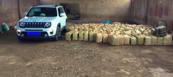 حجز خمسة أطنان و222 كلغ من مخدر الشيرا وتوقيف ثلاثة أشخاص ضمنهم فرنسي من أصول مغربية (صور)