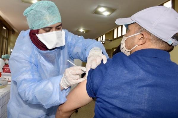 البروفسور "الناجي" يَشرحُ لـ"أخبارنا" أسبابَ تقليص المدّة بين الجرعتين الثّانية والثّالثة وتوقّعه للرّابعة