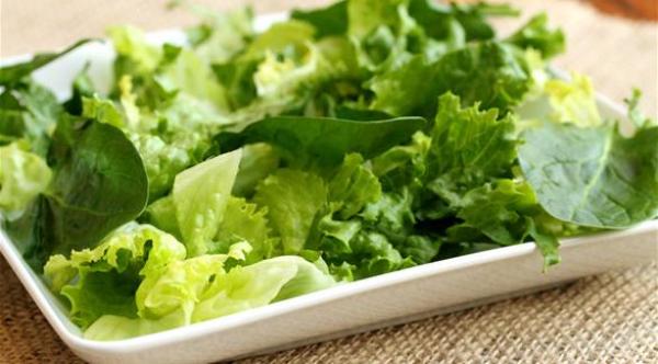  الخس والسبانخ من أفضل مصادر فيتامين "أ" 