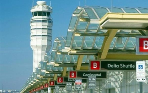 أمريكي يشكو مطار "ريجان" بواشنطن 6500 مرة في 2015