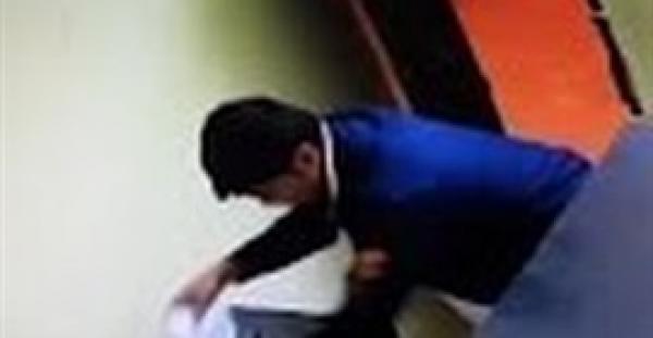 بالفيديو.. مراهق يسرق هاتفًا محمولًا من مغسلة سيارات