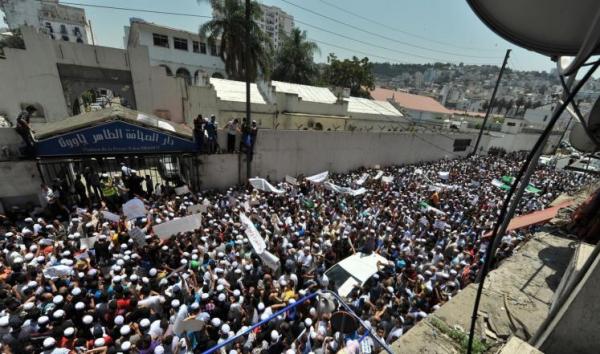 بين أعمال الشغب وتراجع عائدات النفط، أفق مظلم يخيم على النظام الجزائري