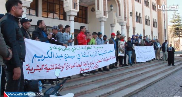 الأسواق النموذجية تدفع الباعة المتجولين الى النزول للشارع