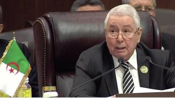 من هو "المغربي" عبد القادر بن صالح الذي سيخلف بوتفليقة مؤقتاً؟